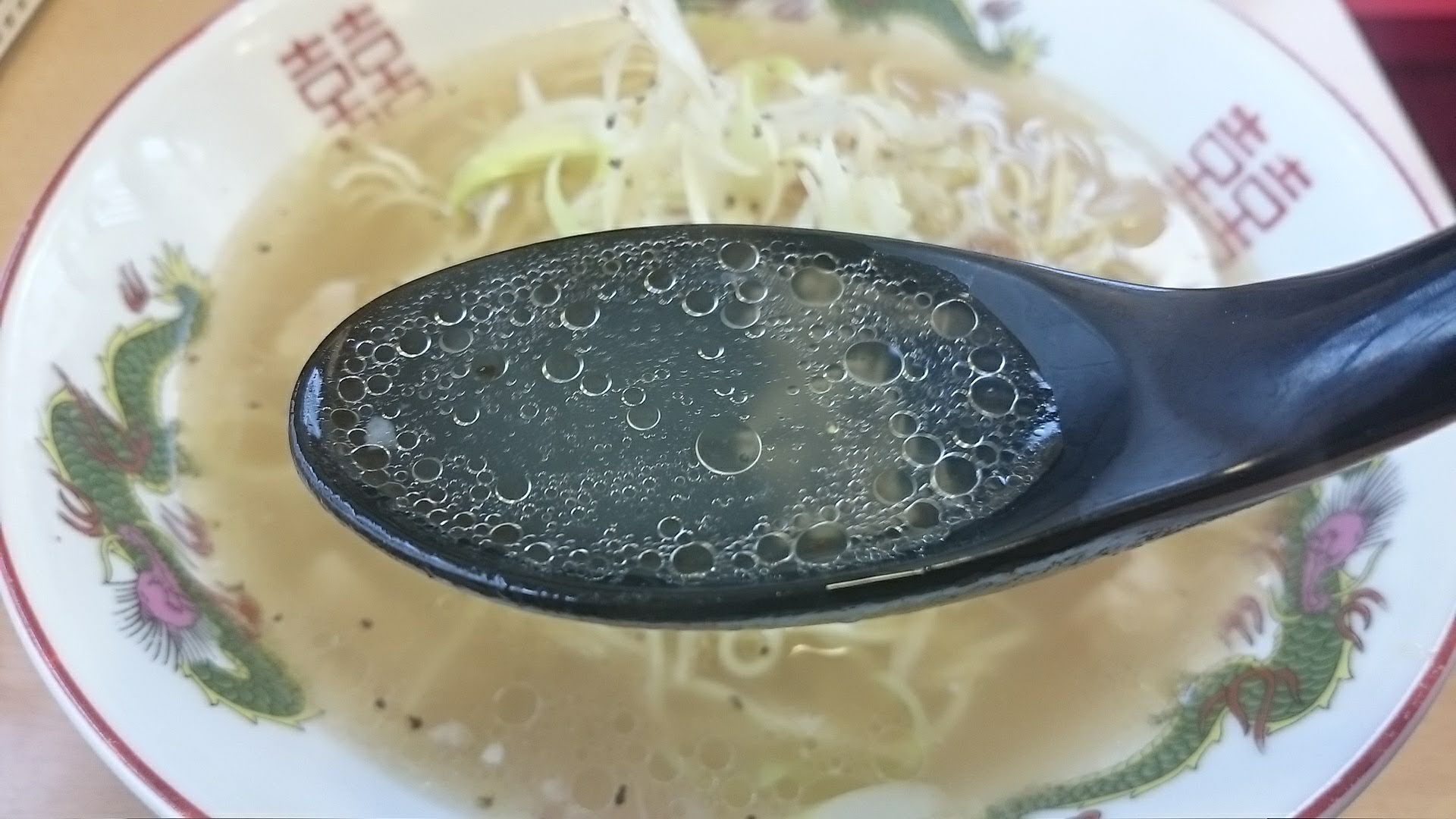 博多金龍-ネギ豚上湯麺のスープ