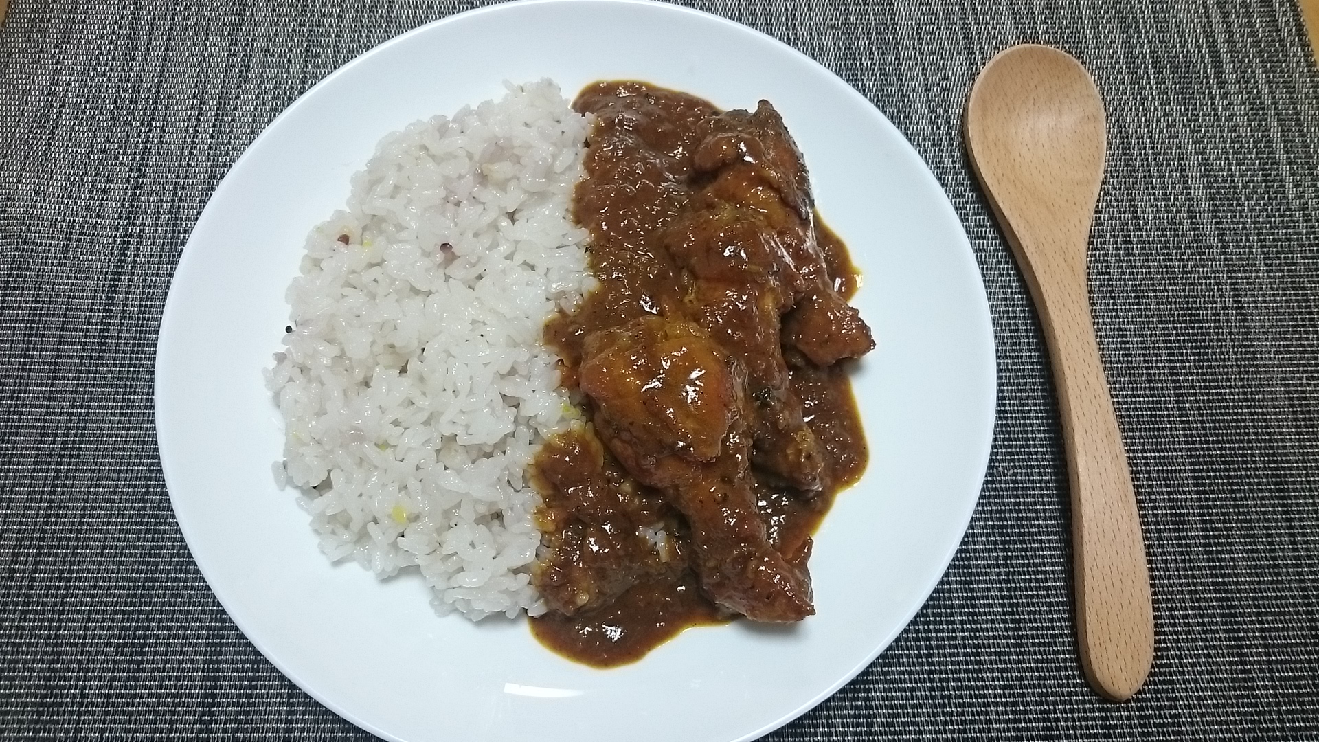 材料少なめ 鶏手羽元のスパイスチキンカレー あれもこれも もりょもりょ